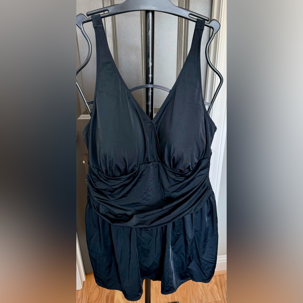 Denim & Co Beach Women’s Swimsuit NWT Size 22W Black One Piece